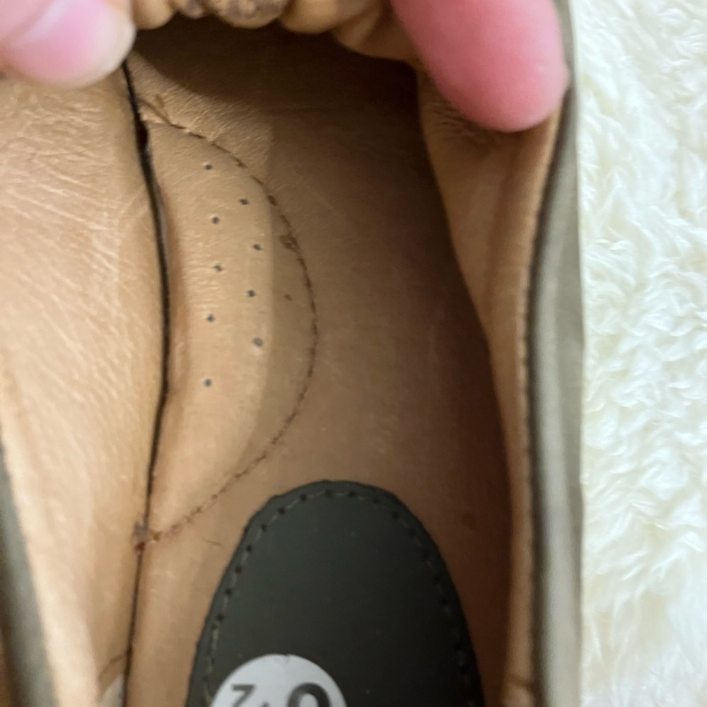 EUC Sofft Olive Green Slip-on Flats Arch Support Leather Size 6.5 - Picture 6 of 8